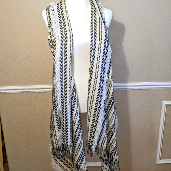 Anna & Ava Sweaters - Boho Anna & Ava Long Vest Cardigan Fringe in Cream and Black
